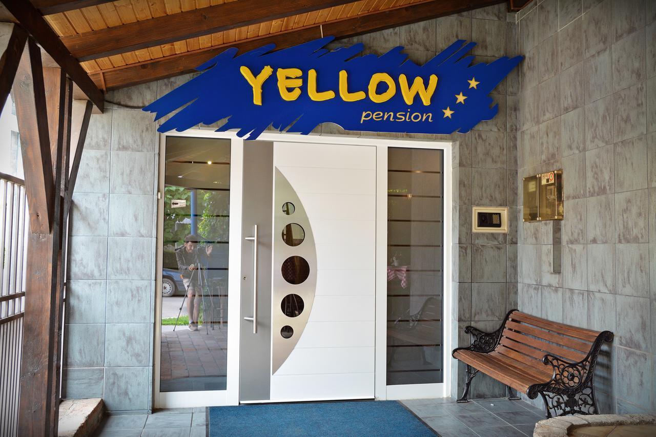Pension Yellow 티미쇼아라 외부 사진